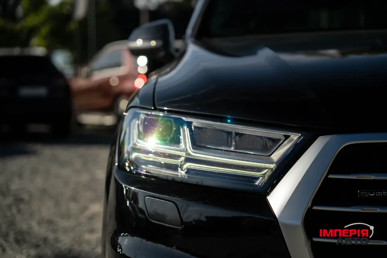 Audi Q7 - фото 13