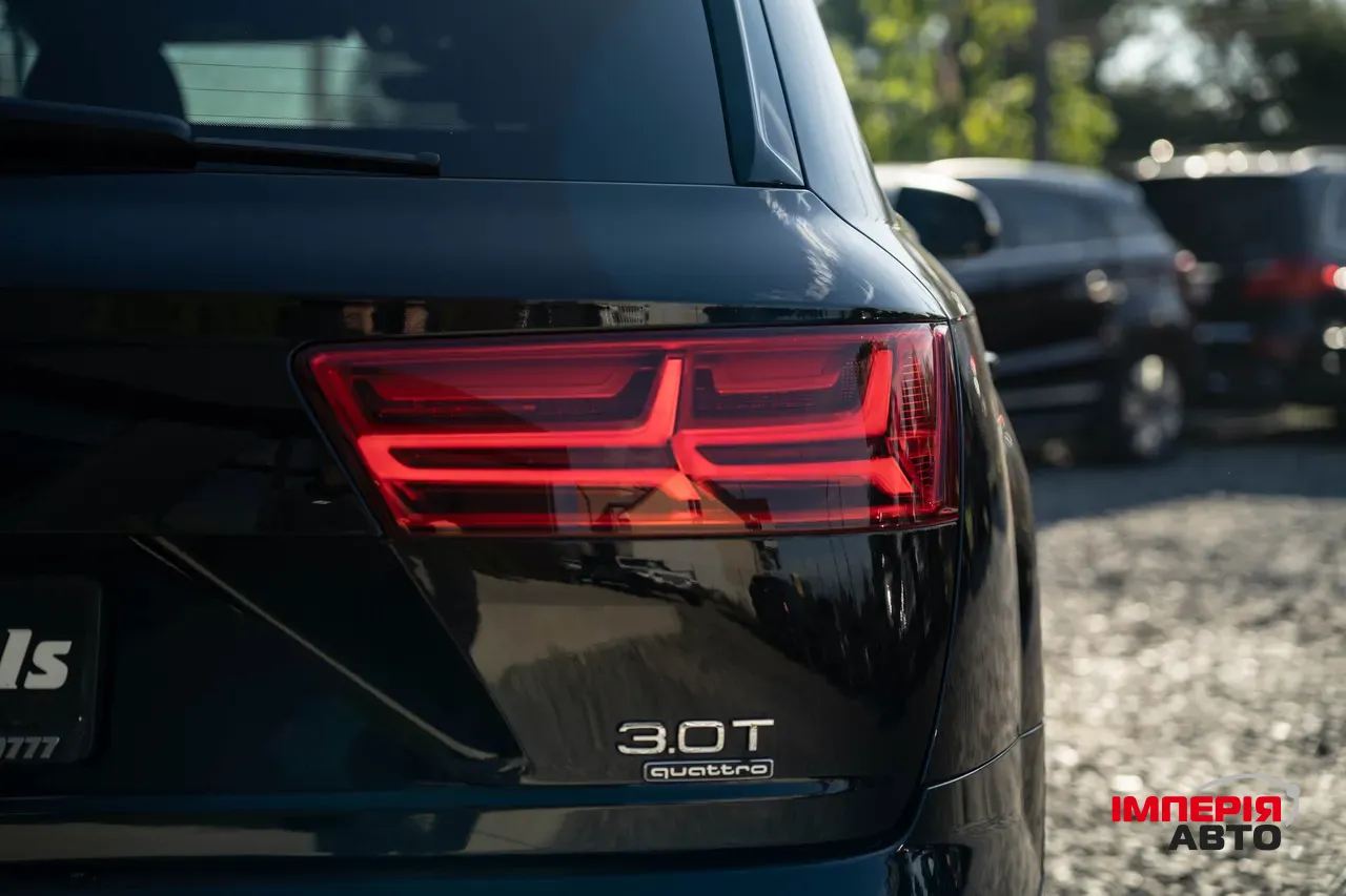 Audi Q7 - фото 8