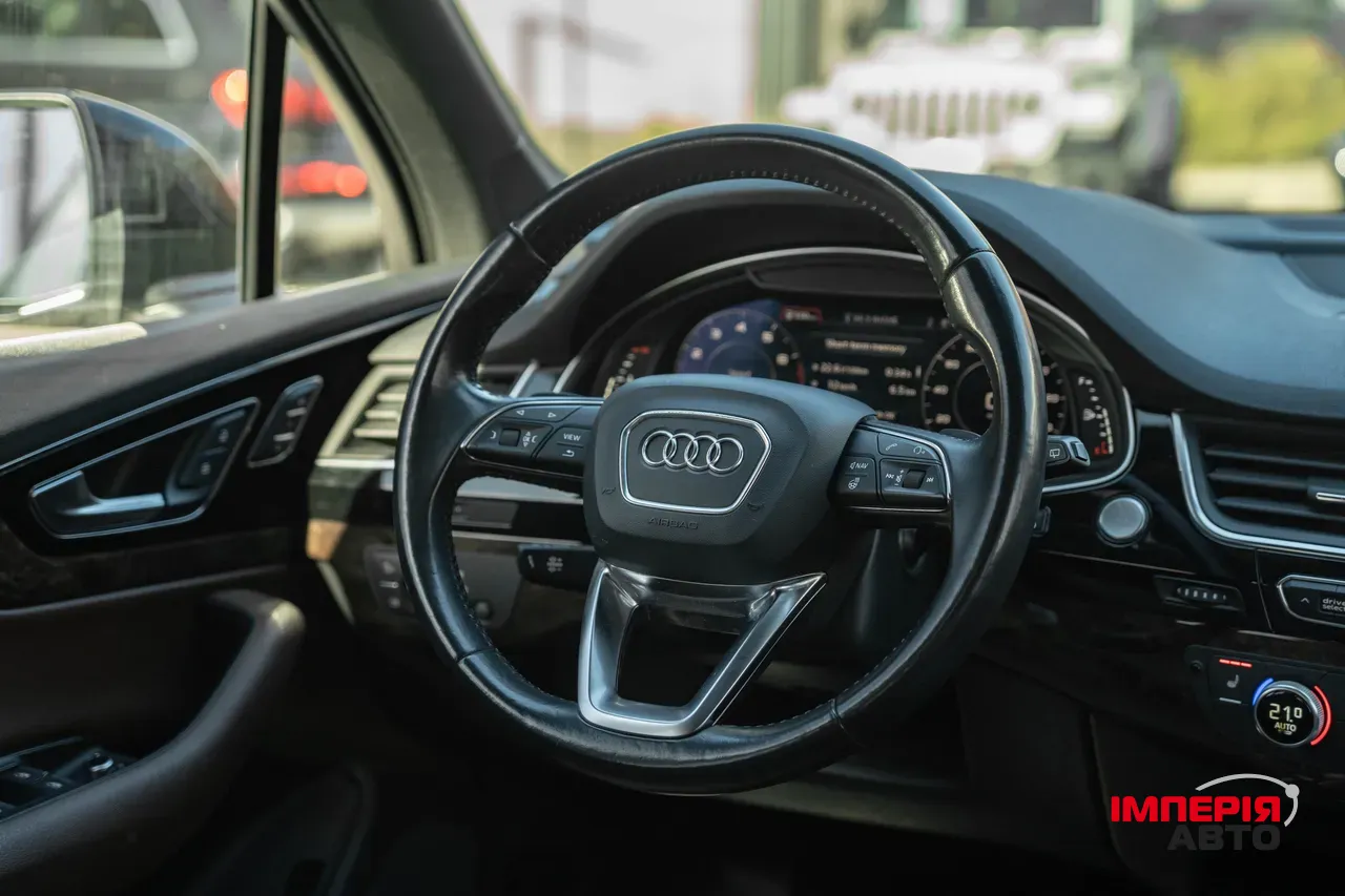 Audi Q7 - фото 27