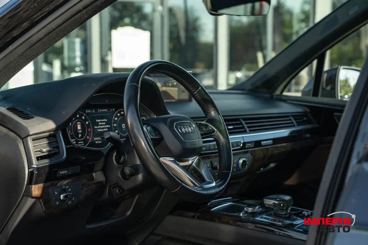 Audi Q7 - фото 25