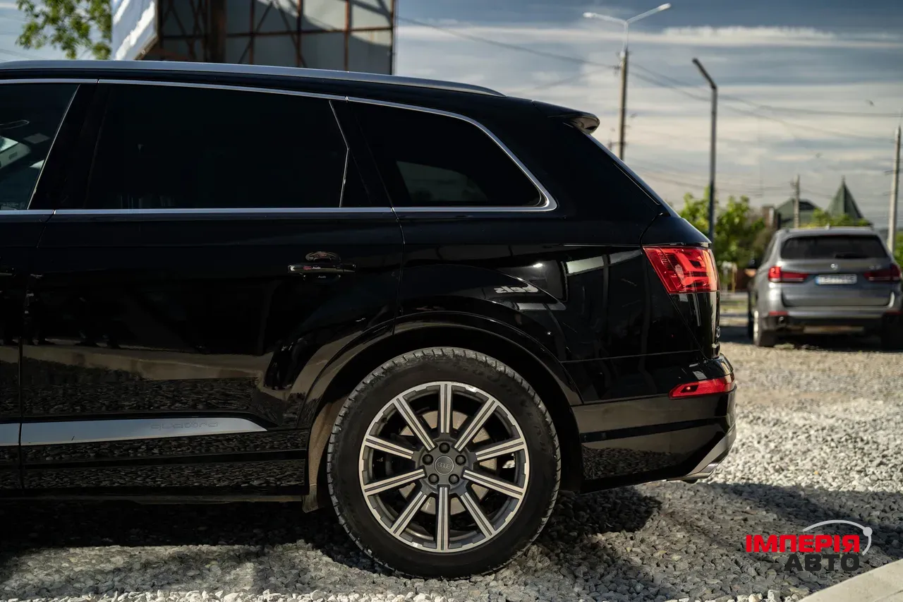 Audi Q7 - фото 7