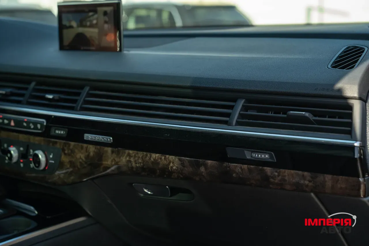 Audi Q7 - фото 37