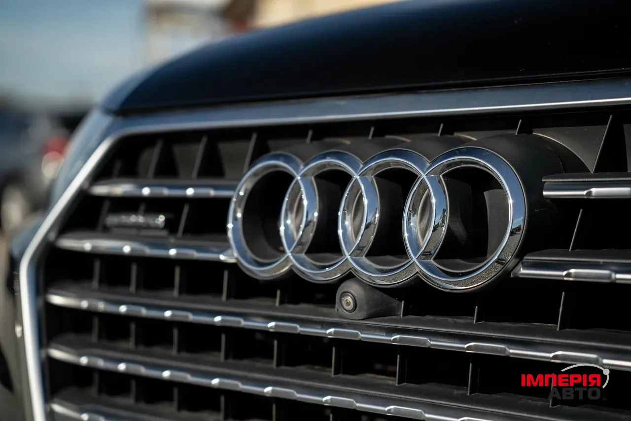 Audi Q7 - фото 14