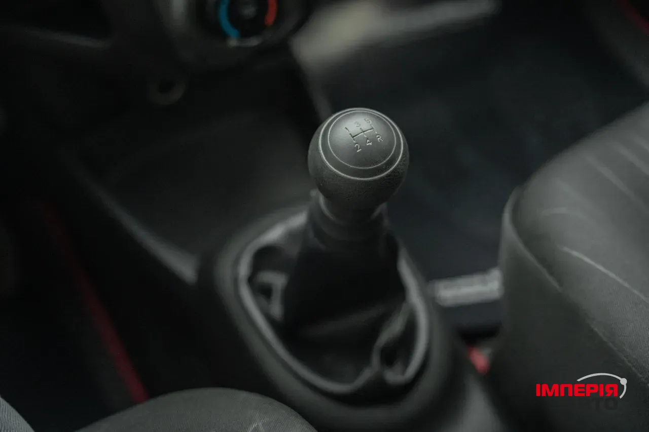 Toyota Yaris - фото 25