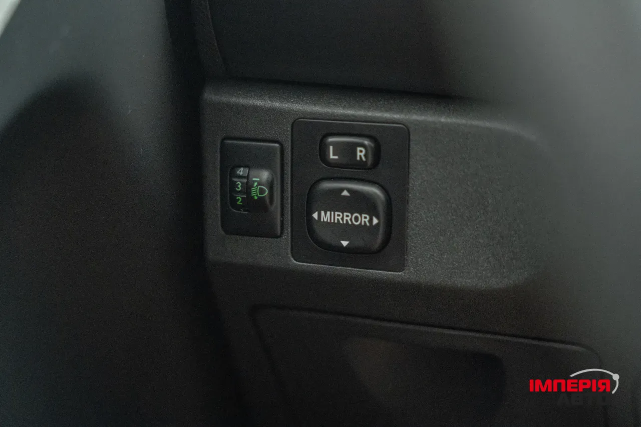 Toyota Yaris - фото 18