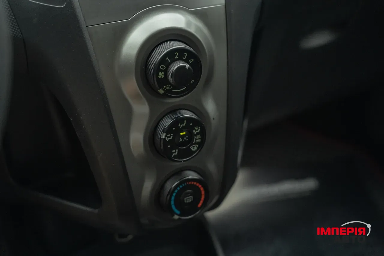 Toyota Yaris - фото 24