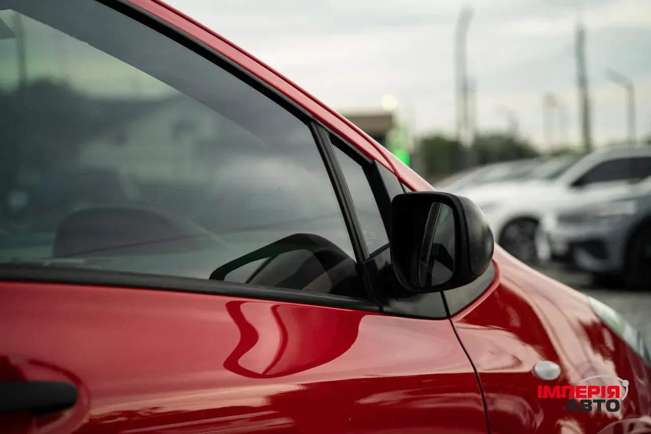 Toyota Yaris - фото 15