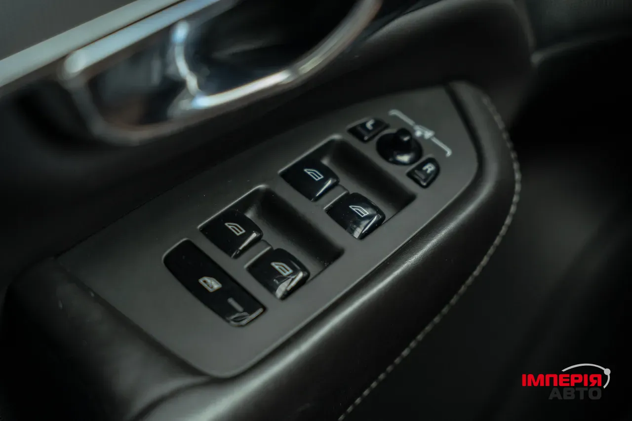 Volvo XC90 - фото 27