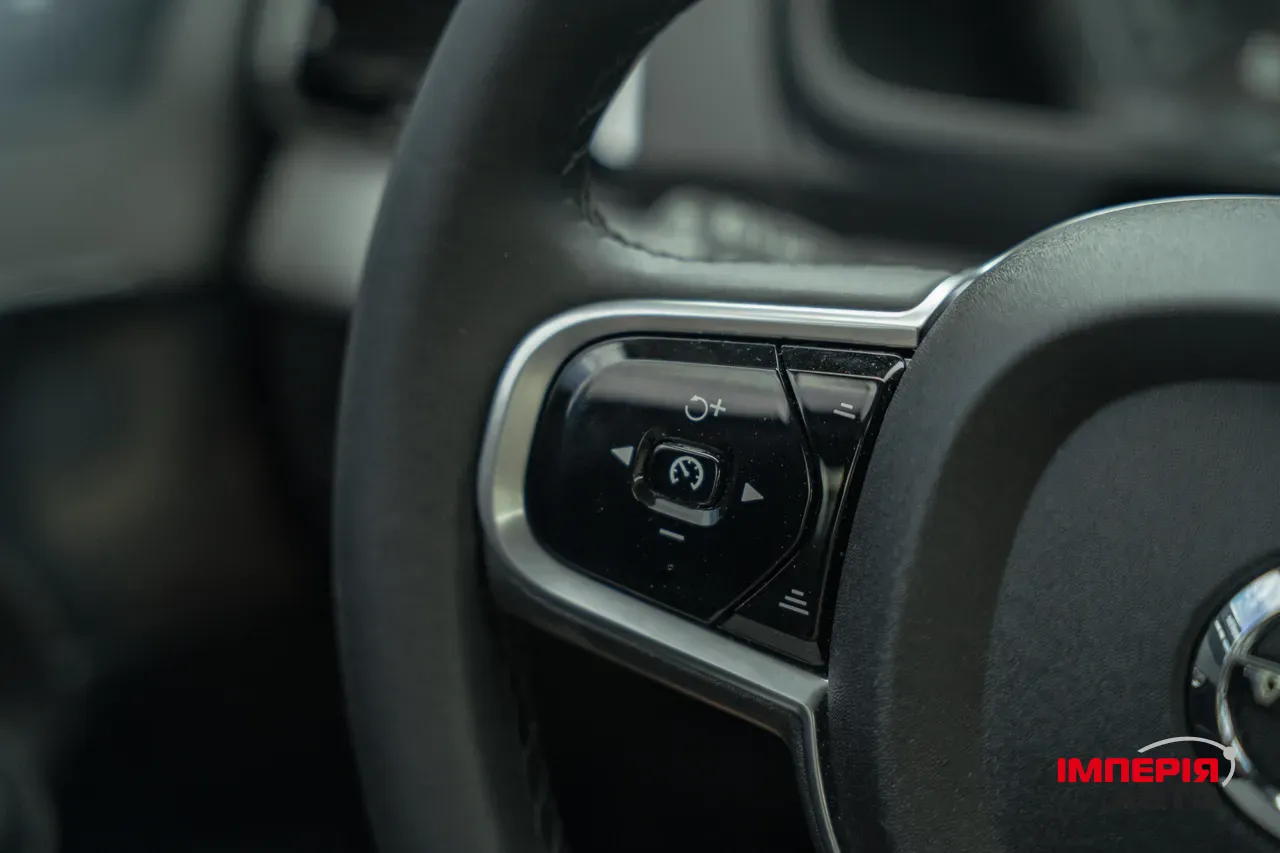 Volvo XC90 - фото 33