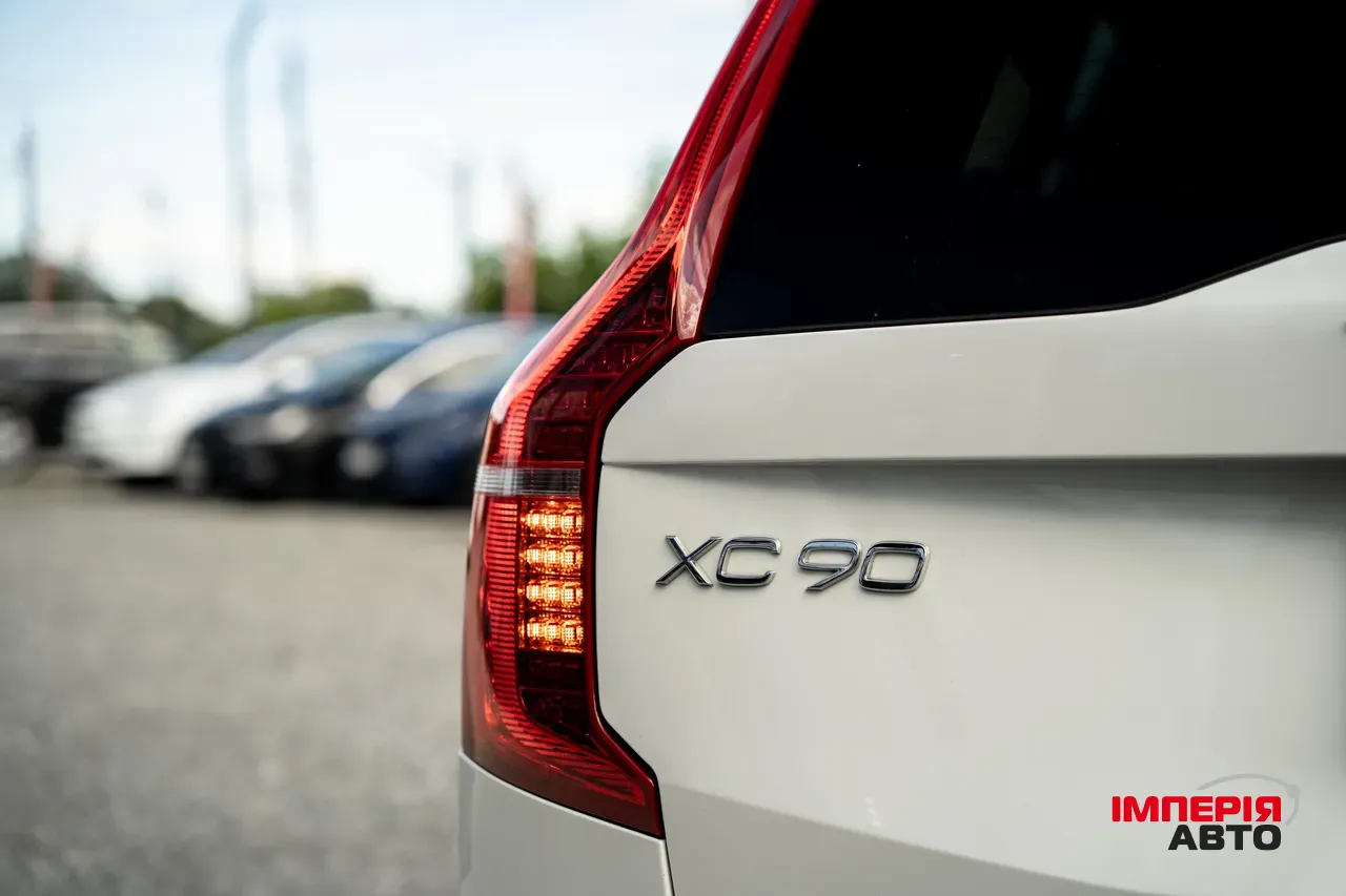 Volvo XC90 - фото 8