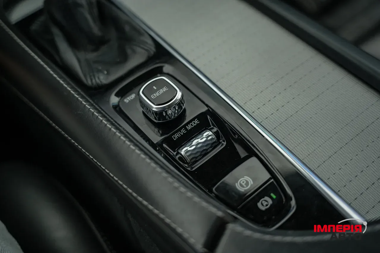 Volvo XC90 - фото 42