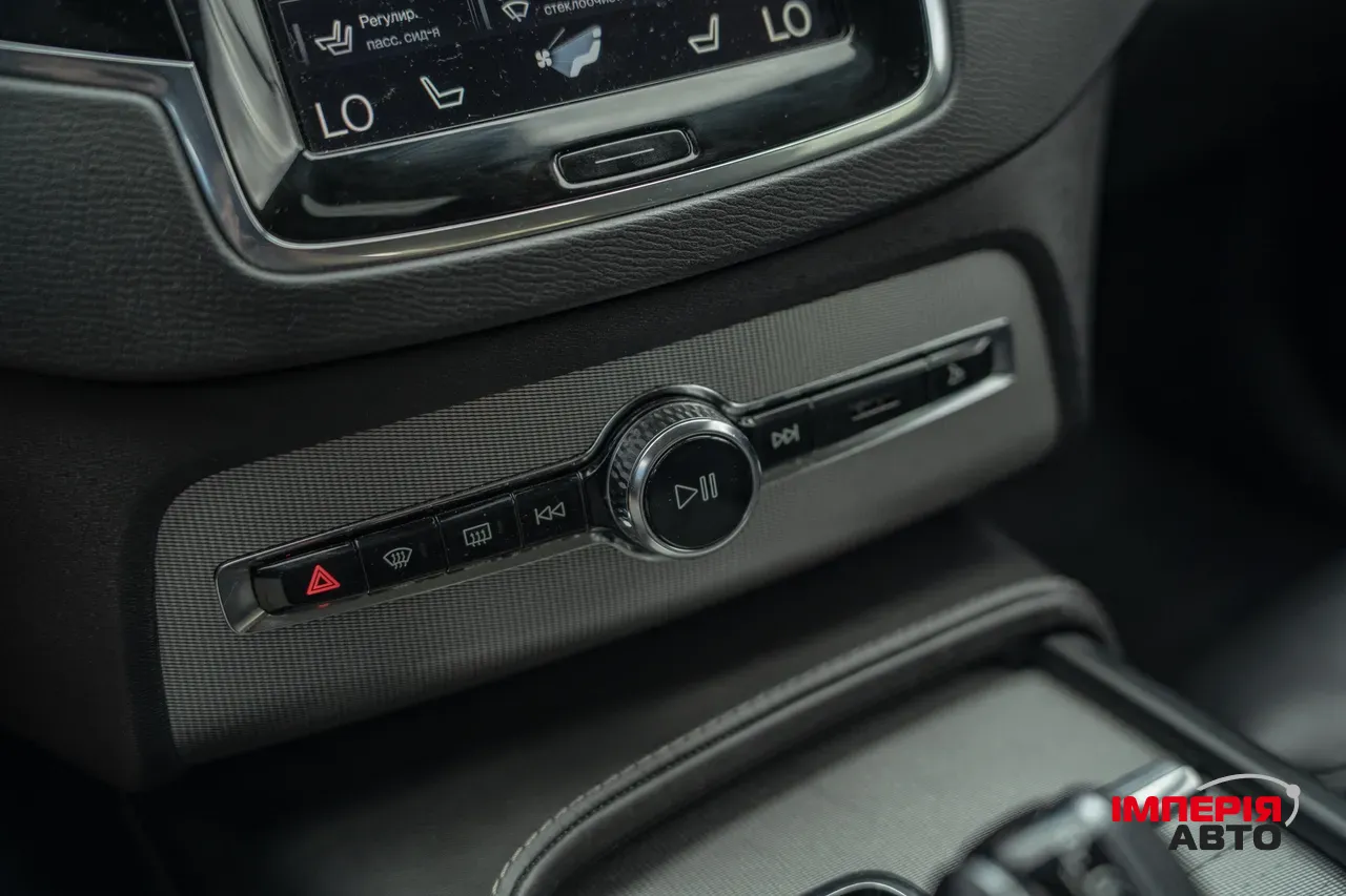 Volvo XC90 - фото 40