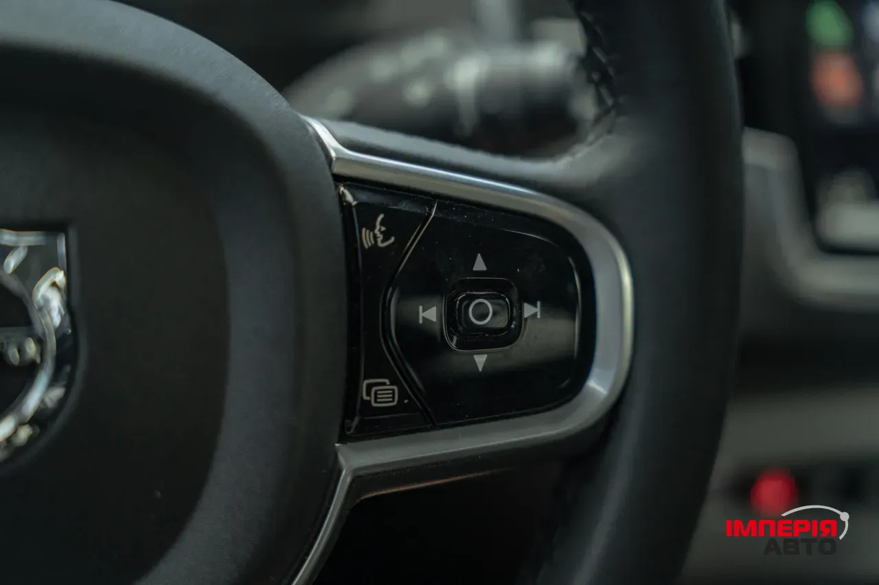 Volvo XC90 - фото 34