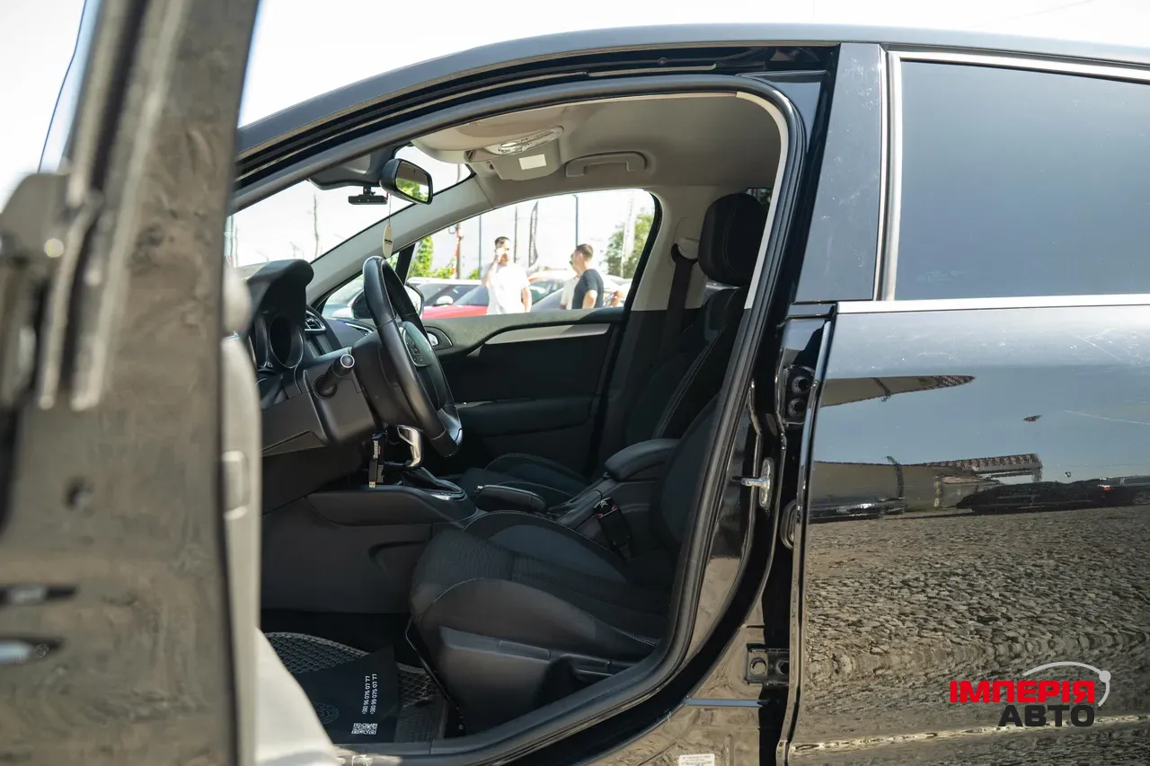 Citroen C4 - фото 13