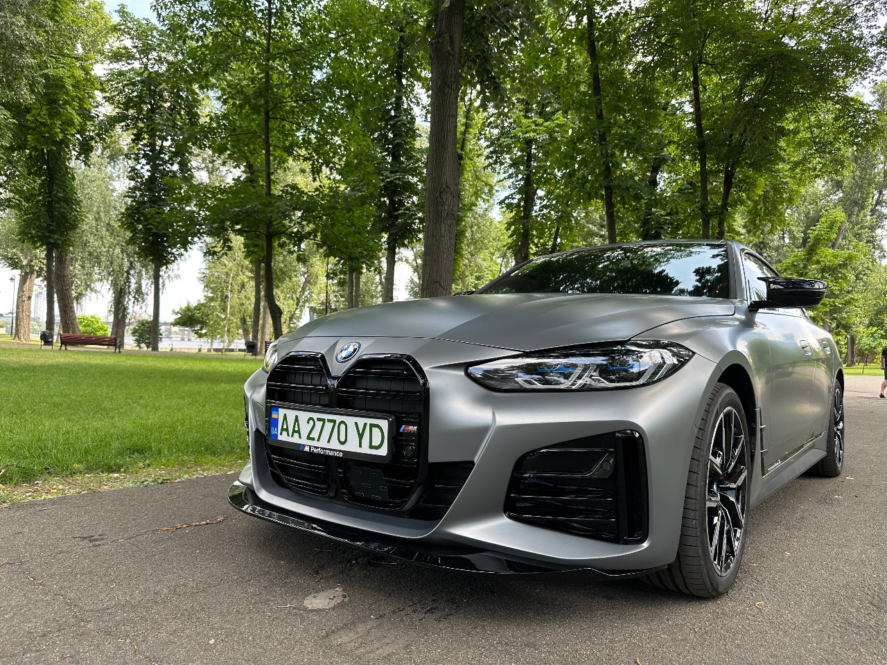 BMW i4 - фото 4