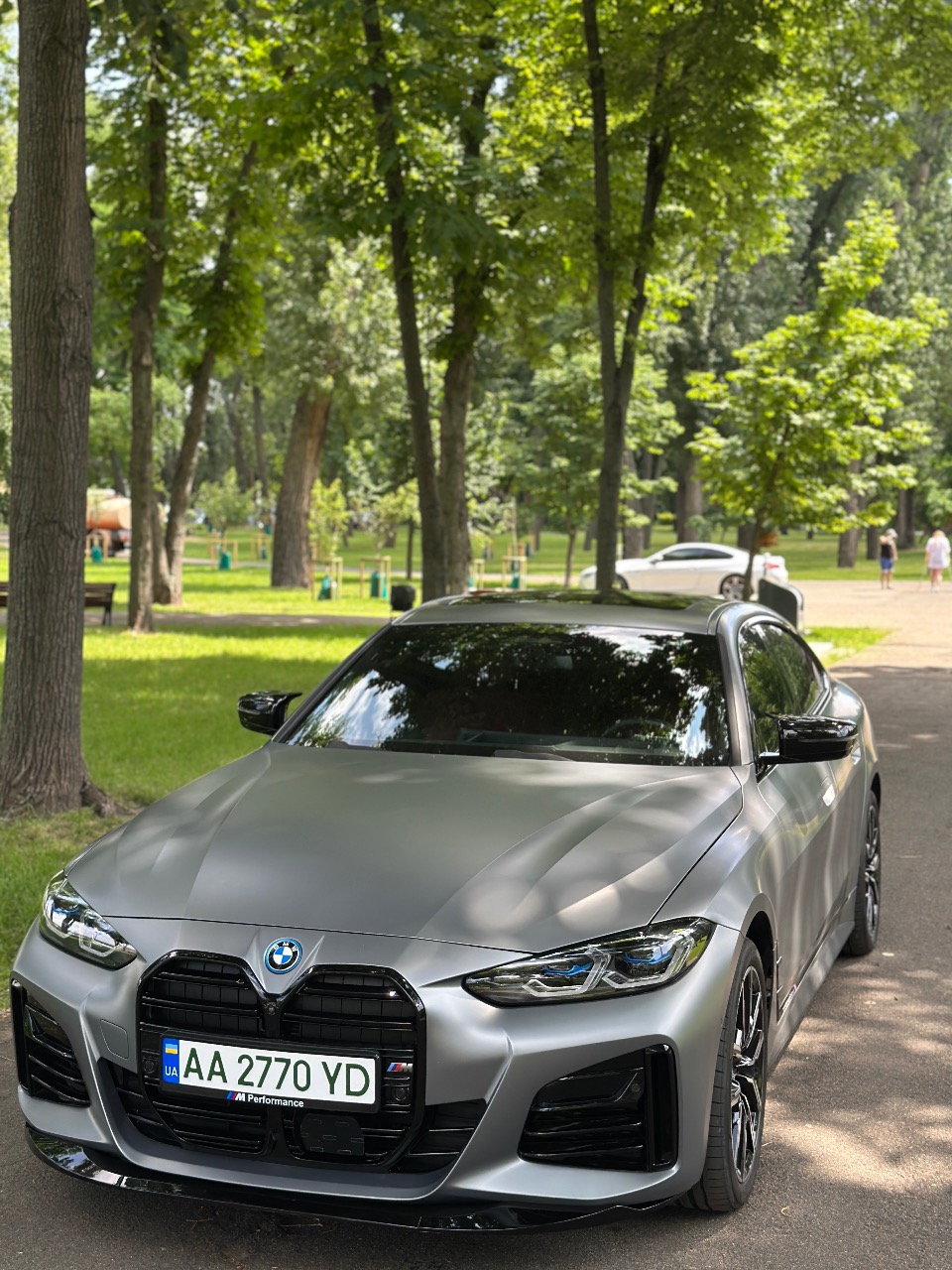 BMW i4 - фото 2