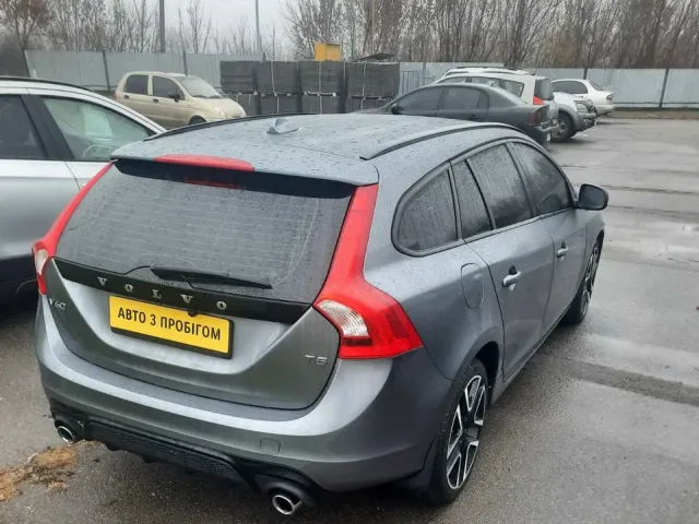Volvo V60 - фото 4