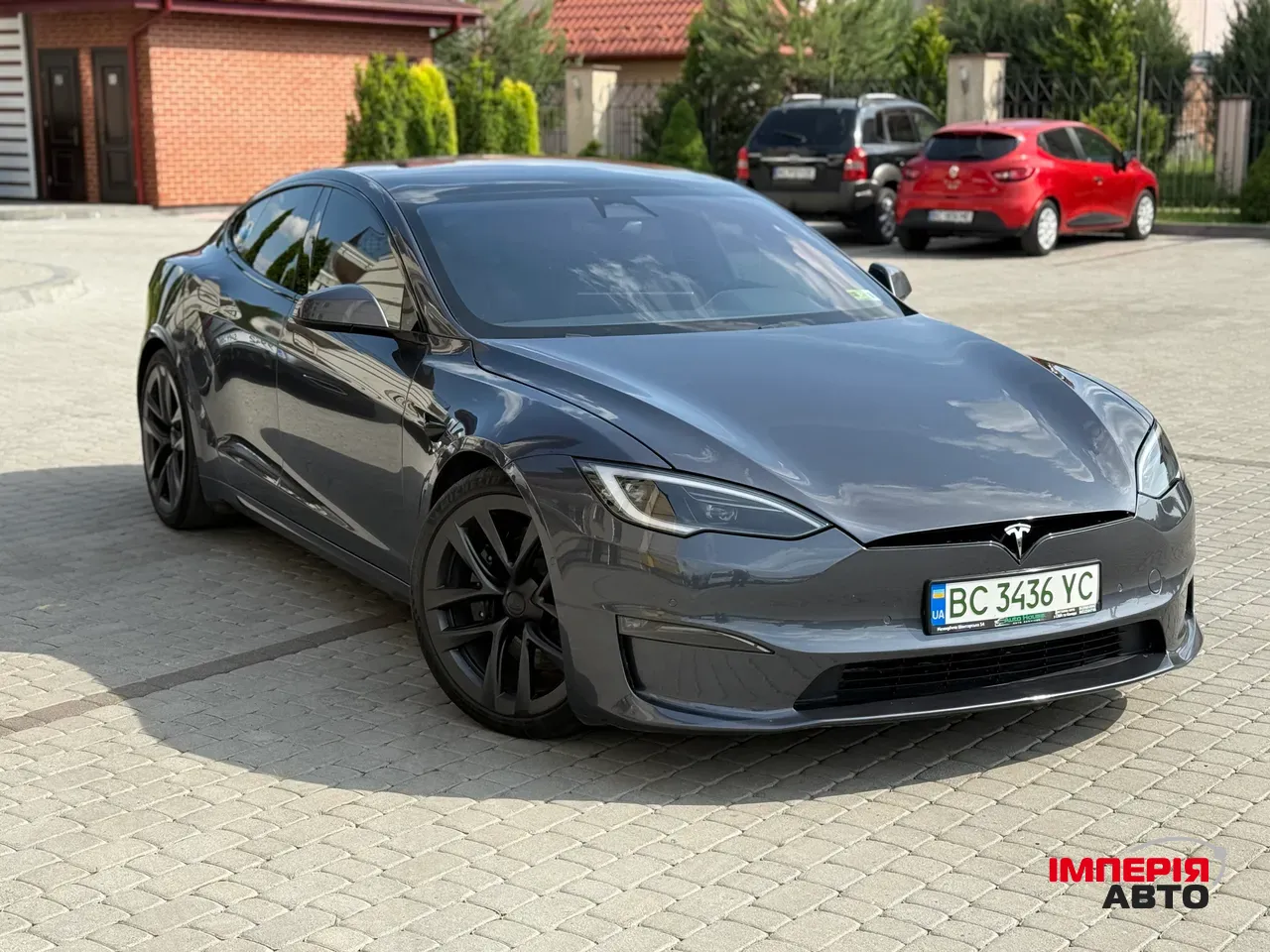 Tesla Model S - фото 1