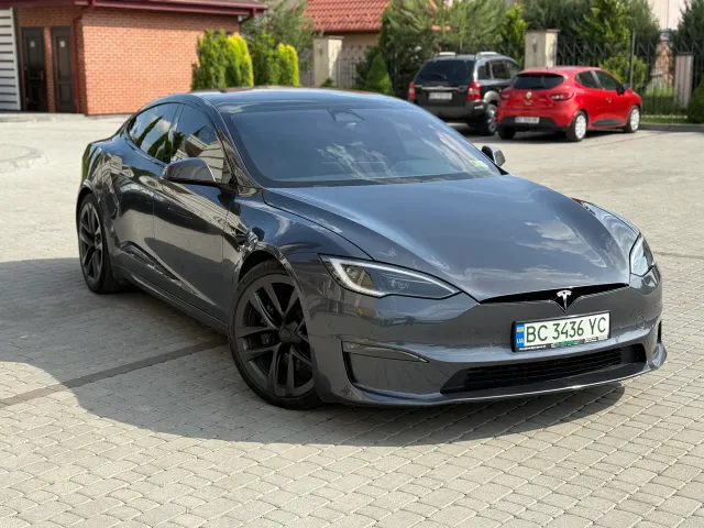 Tesla Model S - фото 1