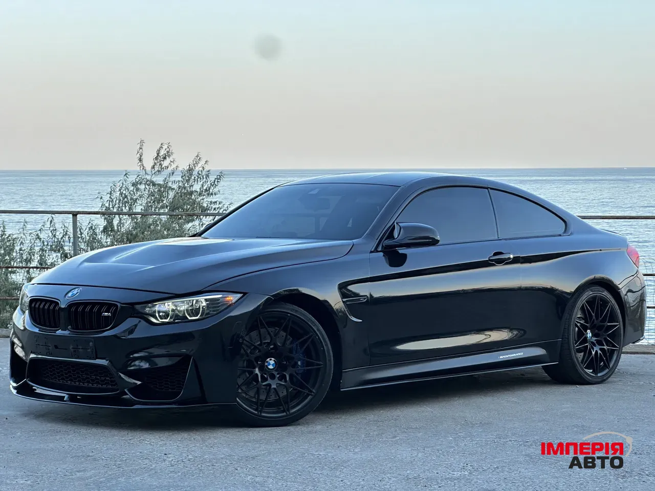 BMW M4 - фото 1