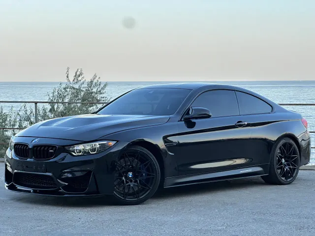 BMW M4 - фото 1