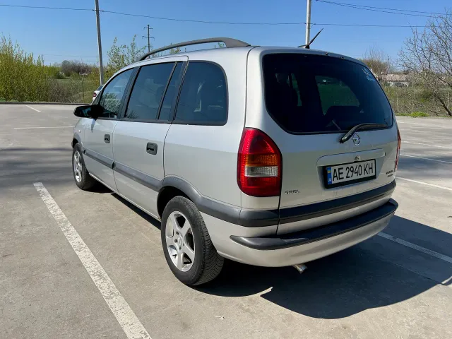 Opel Zafira - фото 5