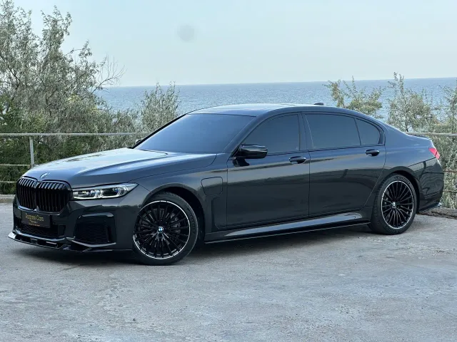 BMW 7 серії - фото 1