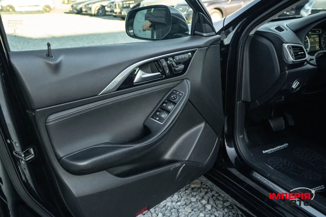 Infiniti QX30 - фото 39