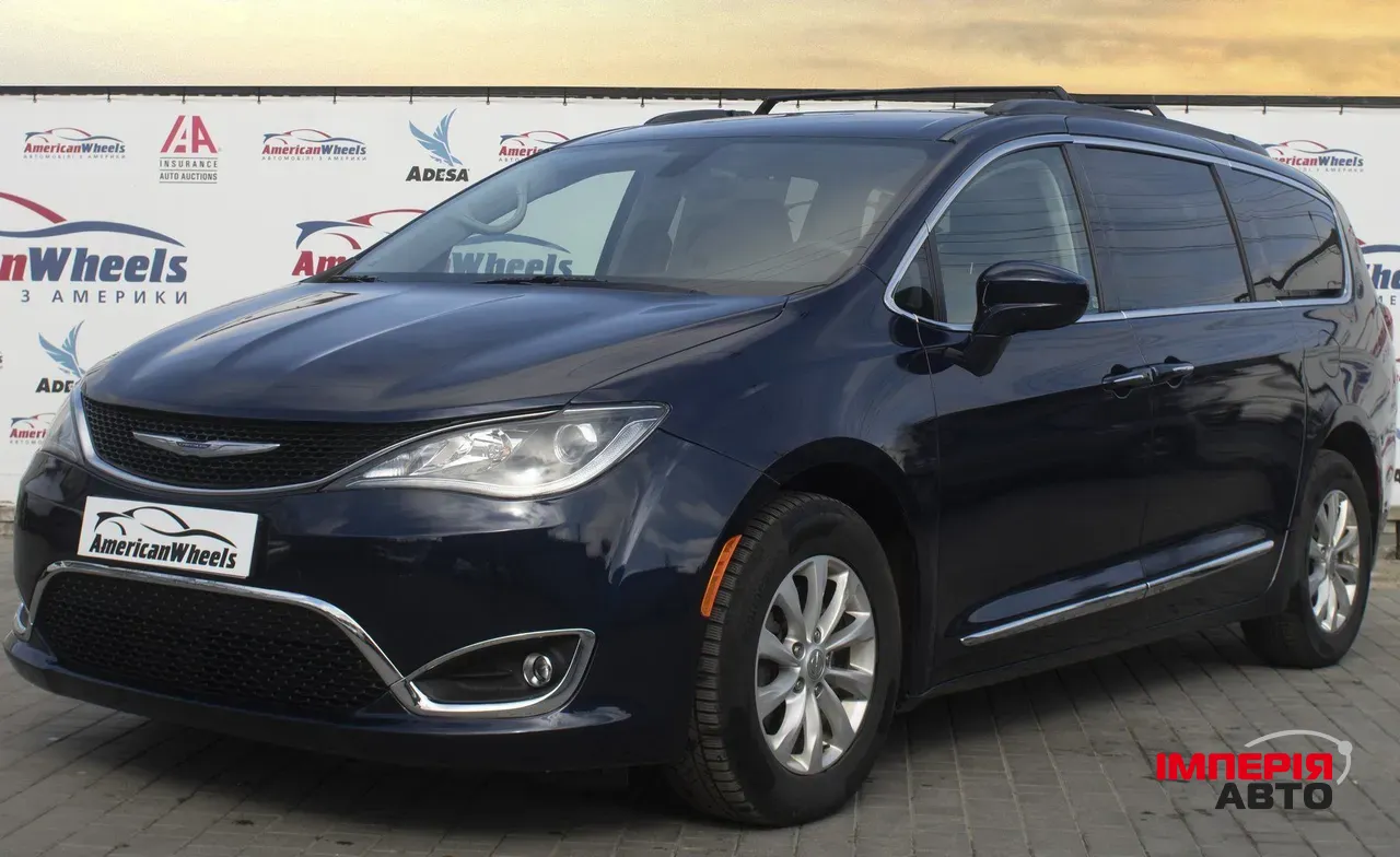 Chrysler Pacifica - фото 1