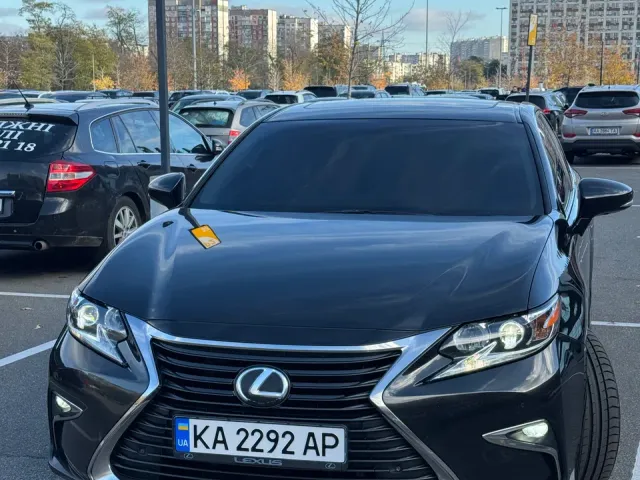 Lexus ES - фото 1