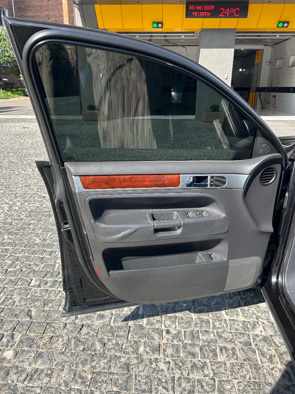 Volkswagen Touareg - фото 4
