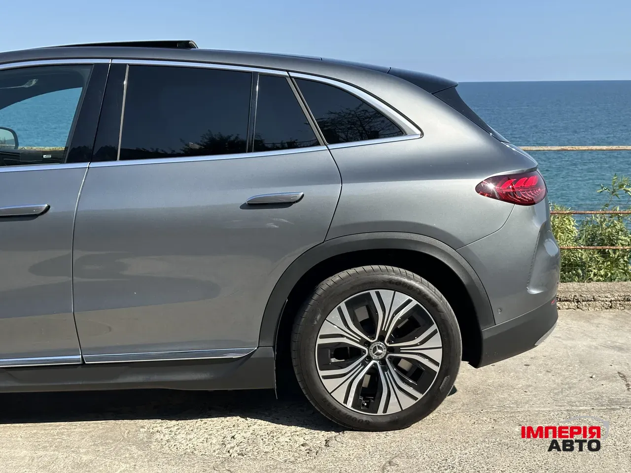 Mercedes-Benz EQE SUV - фото 8