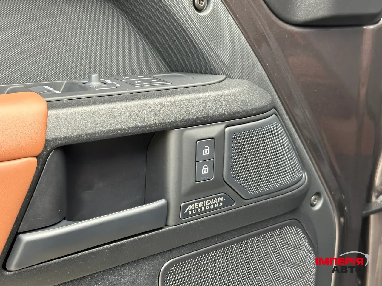 Land Rover Defender - фото 18