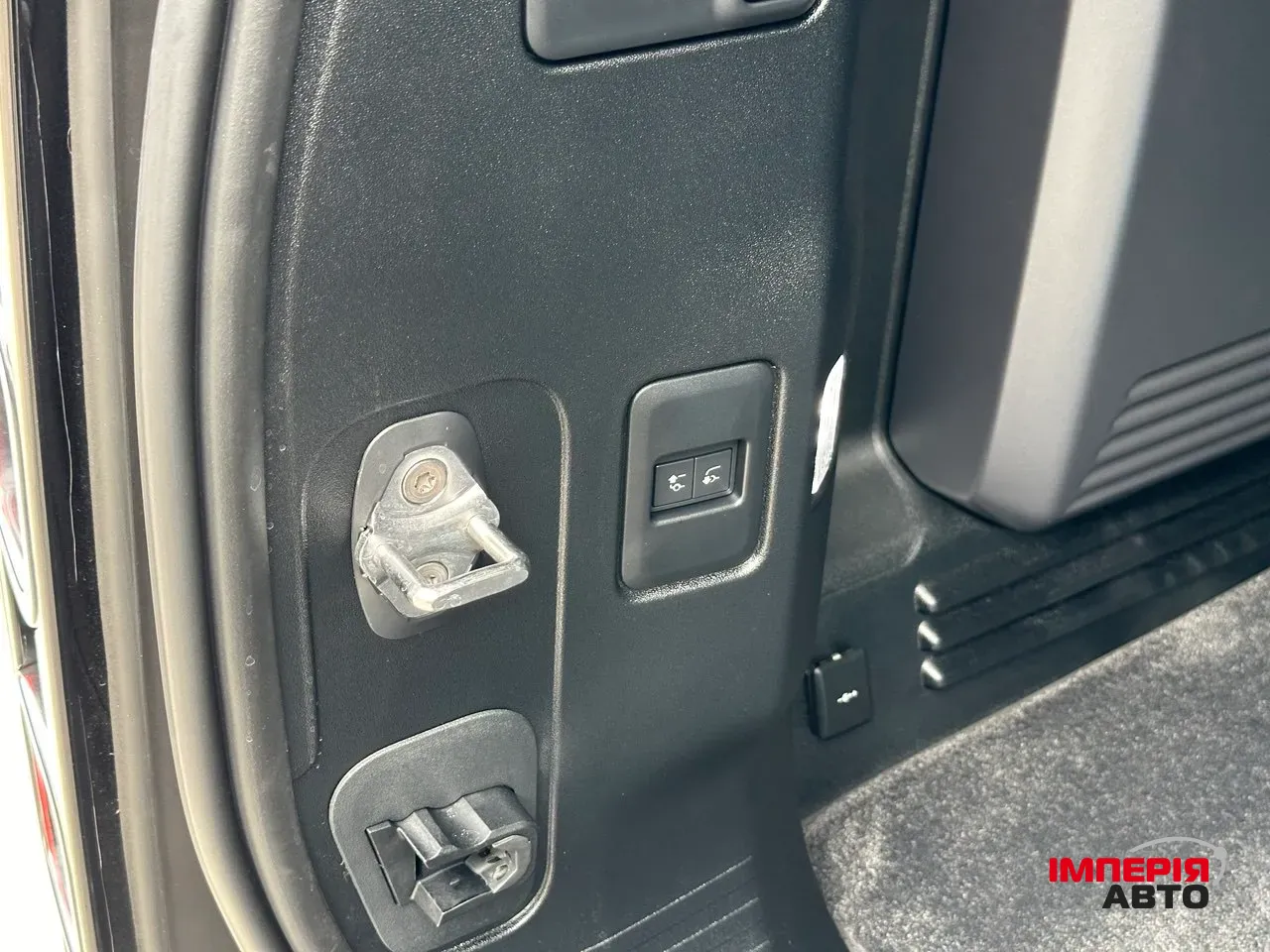 Land Rover Defender - фото 15