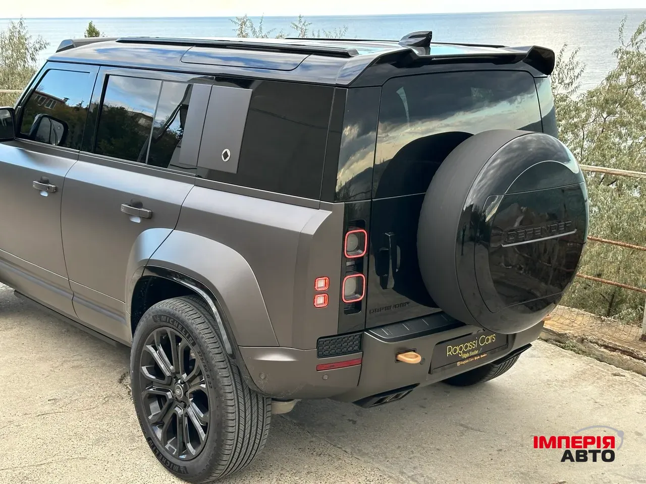 Land Rover Defender - фото 5