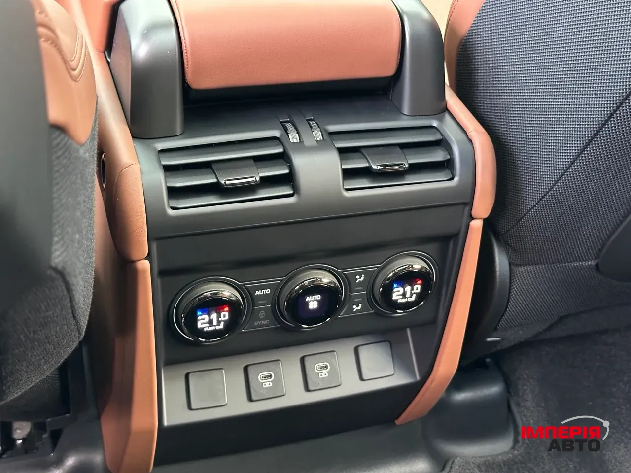 Land Rover Defender - фото 26