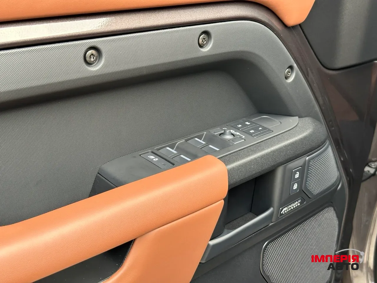 Land Rover Defender - фото 17