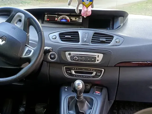 Renault Scenic - фото 4