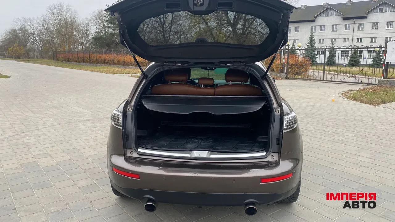 Infiniti FX - фото 9