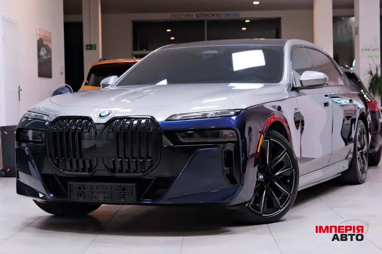 BMW i7 - фото 1