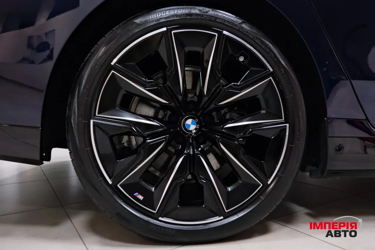 BMW i7 - фото 9