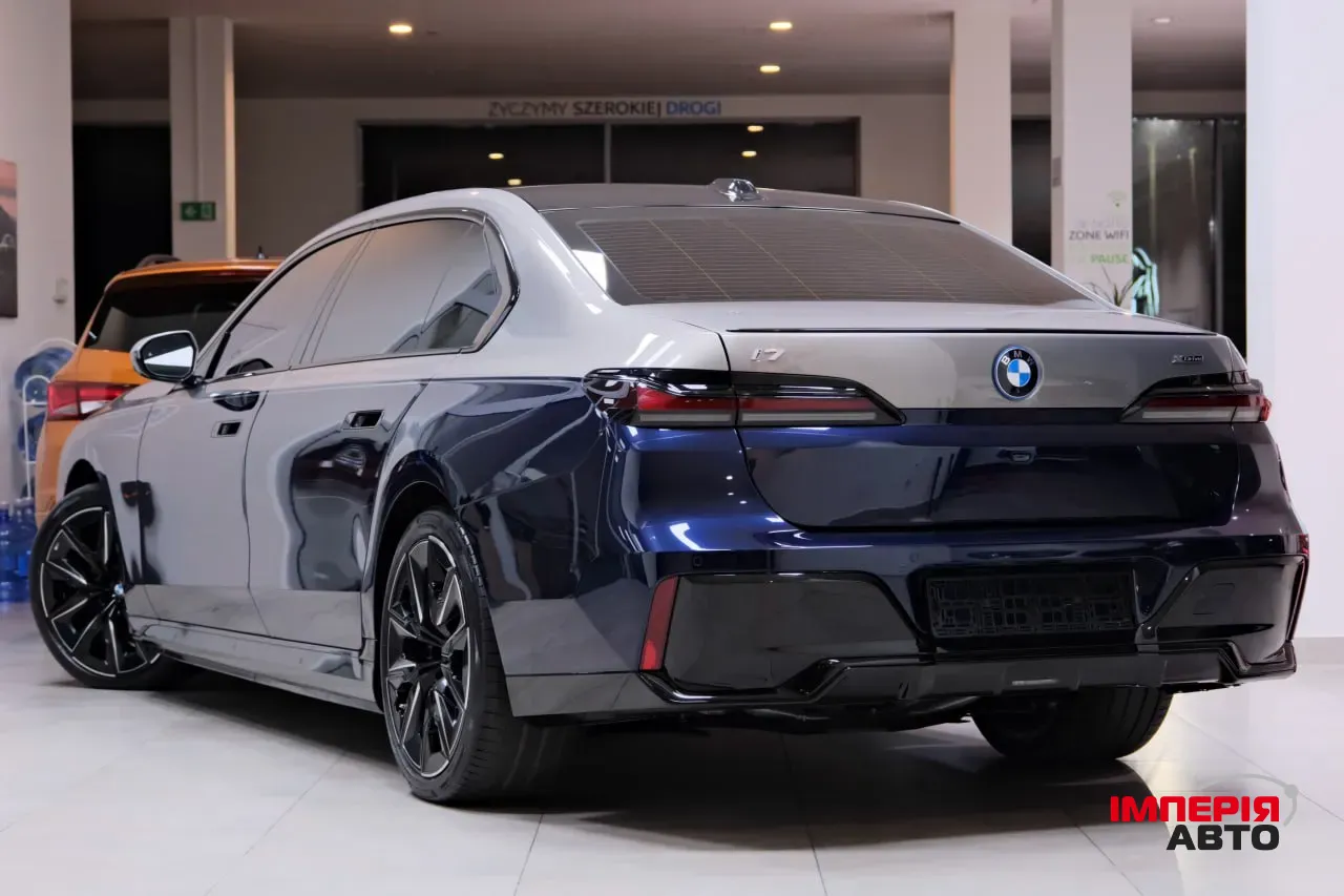 BMW i7 - фото 3