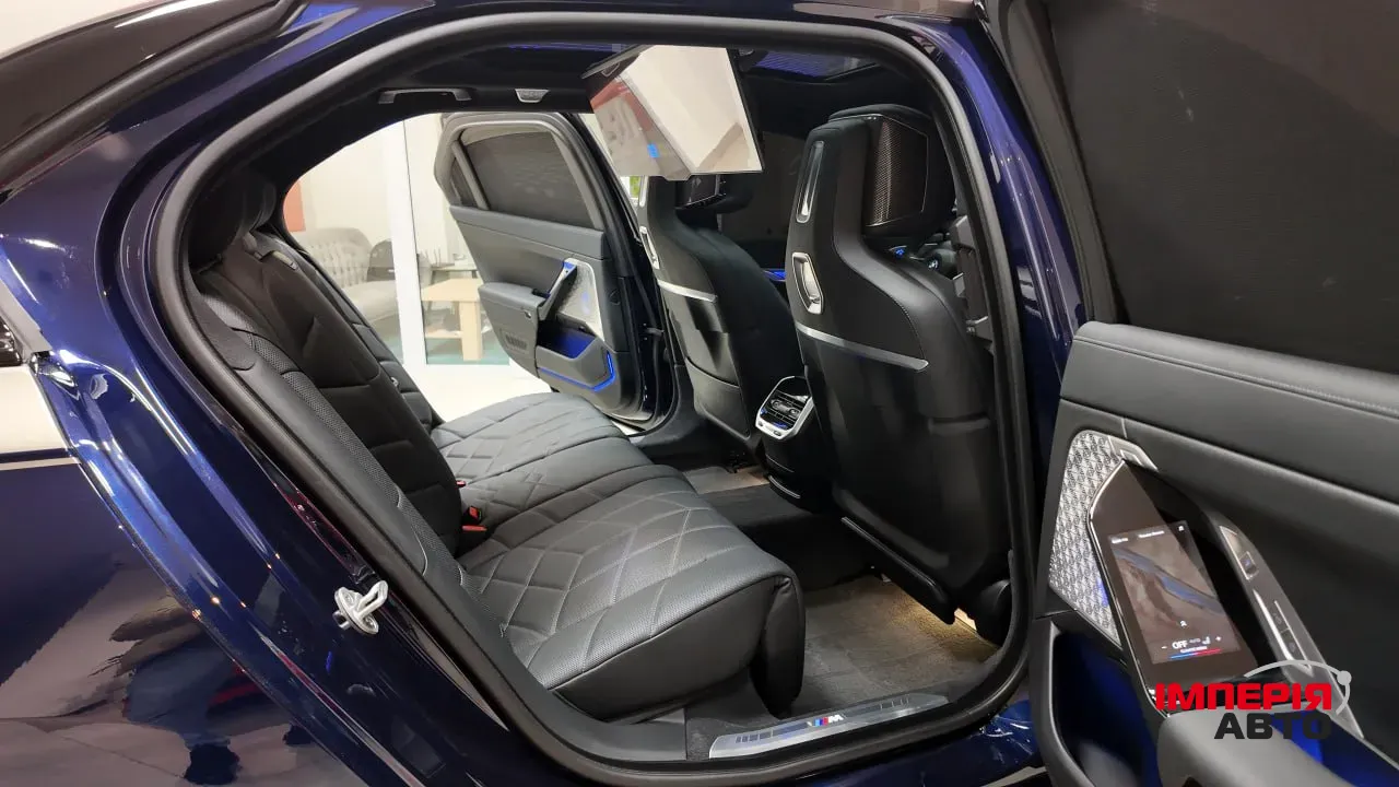 BMW i7 - фото 20