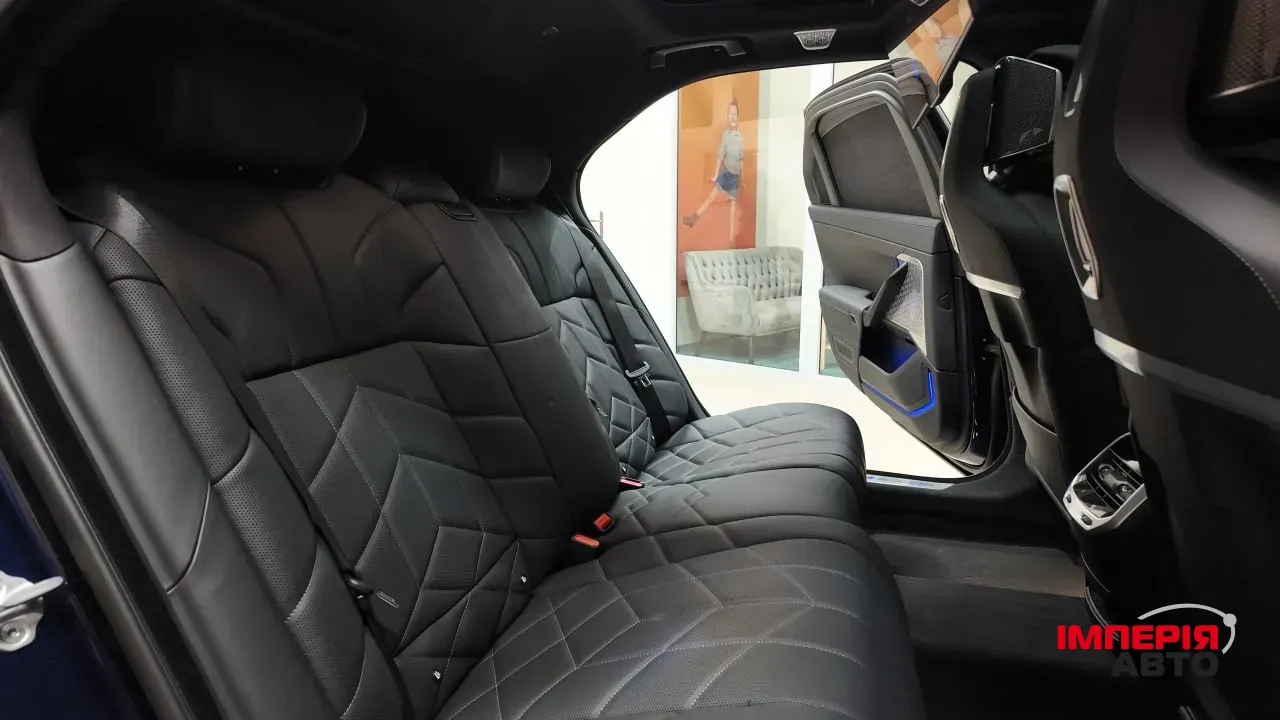 BMW i7 - фото 31