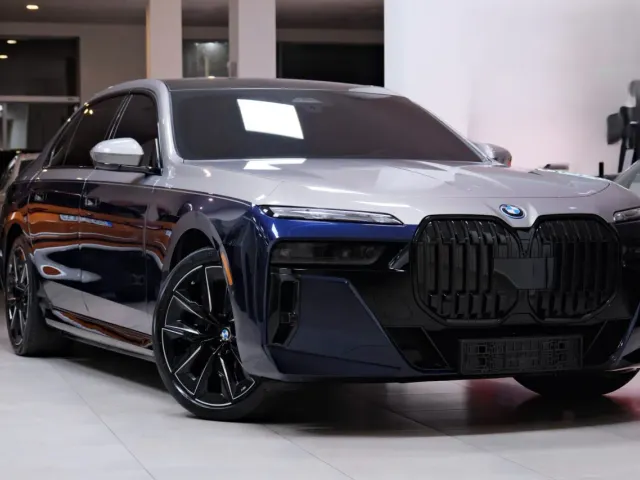 BMW i7 - фото 2