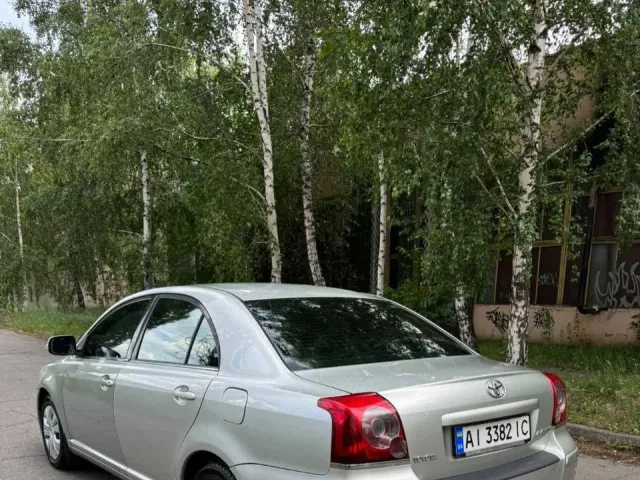 Toyota Avensis - фото 5