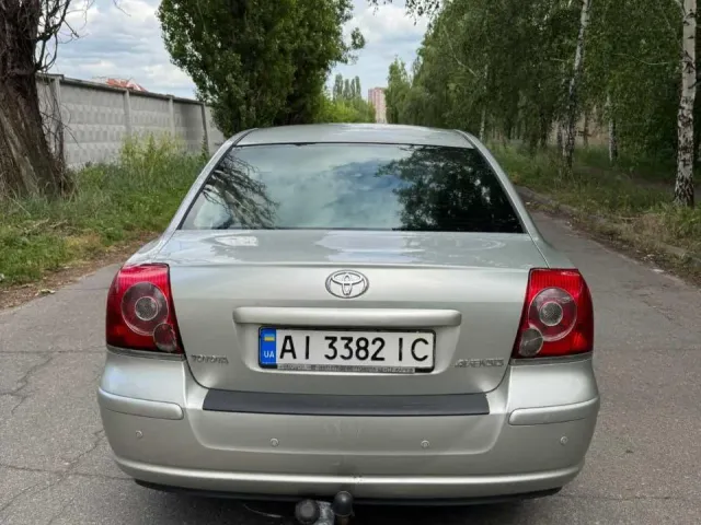 Toyota Avensis - фото 4