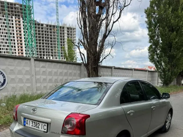 Toyota Avensis - фото 3