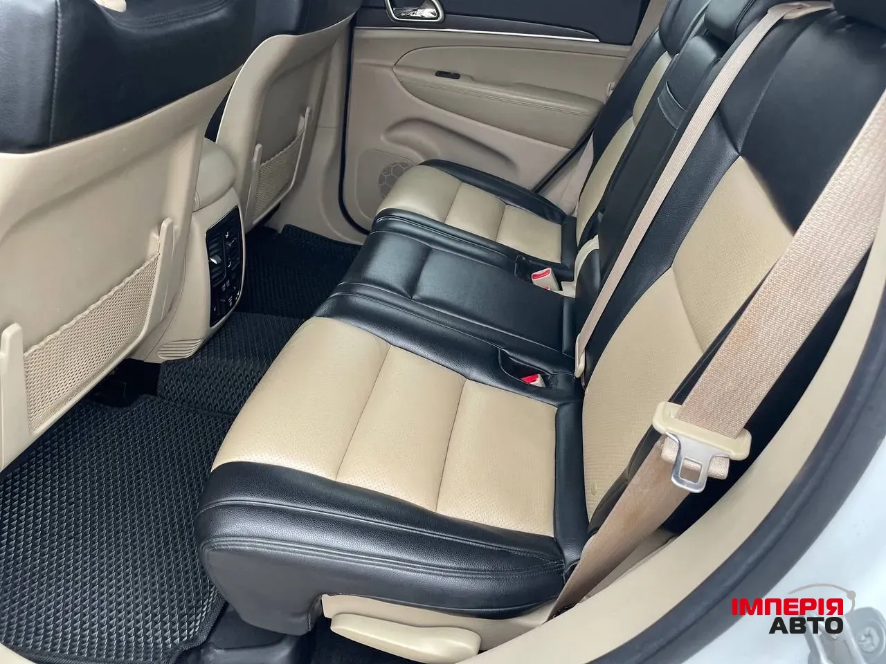 Jeep Grand Cherokee - фото 8