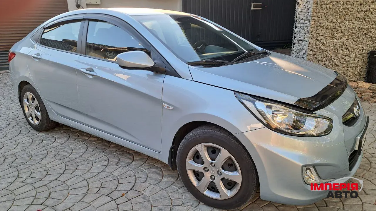 Hyundai Accent - фото 1